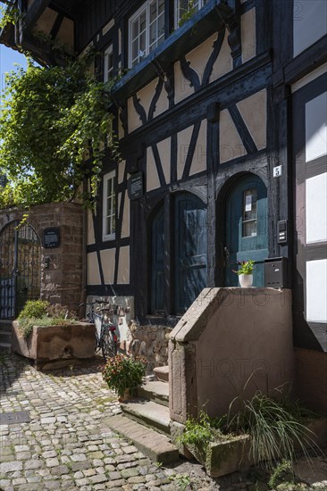Altstadtgasse with the Färberhaus, historic half-timbered building and landmark in Gengenbach,