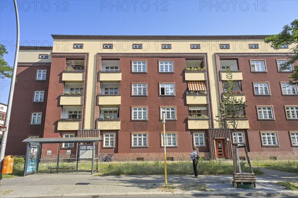 Residential building, Birkenwäldchen estate by Richard Ermisch, Pichelsdorfer Straße,