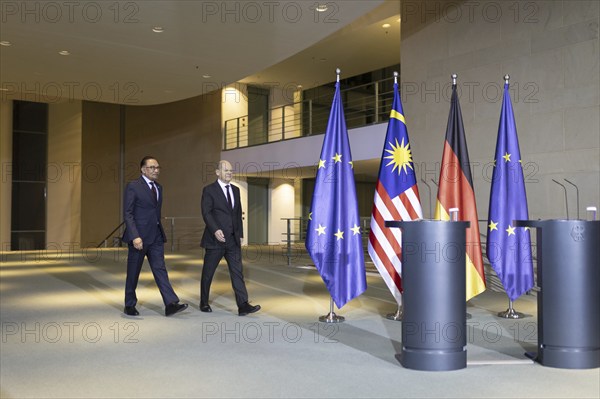 Federal Chancellor Olaf Scholz (SPD) with Anwar Ibrahim, Prime Minister of Malaysia, at a press