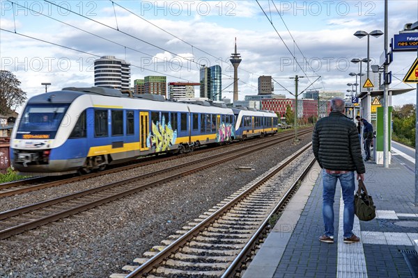 Regional express RE10 to Krefeld, Nordwestbahn, Düsseldorf city centre skyline, Medienhafen, local