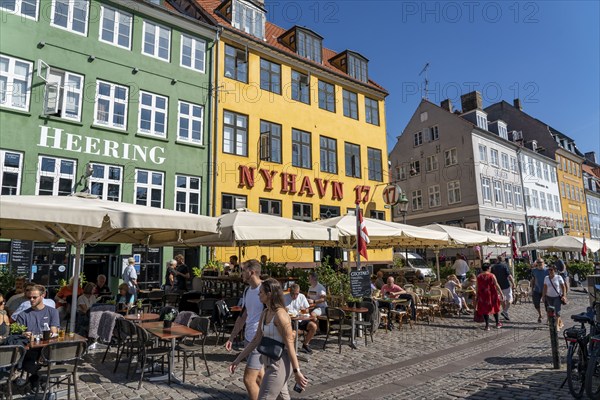 Nyhavn, in the Frederiksstaden district, harbour district with houses over 300 years old, promenade