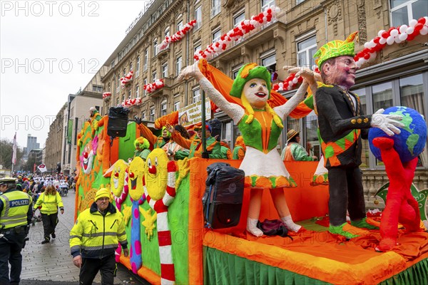 Rose Monday parade in Düsseldorf, street carnival, carnival floats