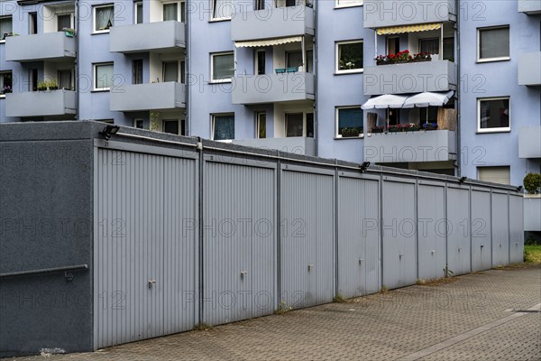 Residential buildings, housing estate in Duisburg-Neuenkamp, older residential complex with