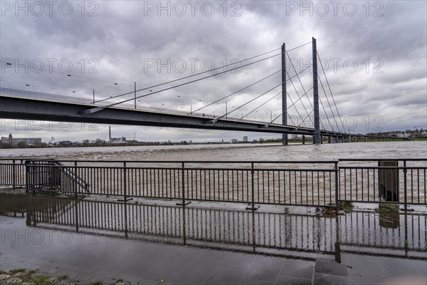 Flooded Rhine promenade, Rhine knee bridge, flooding of the Rhine near Düsseldorf, North