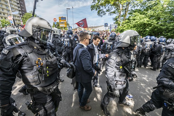 Riots in the run-up to the AFD party conference in Essen, demonstrators try to prevent AFD