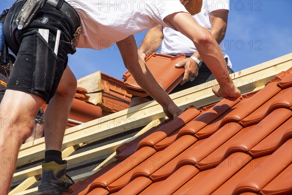 Roofing work, re-roofing of a tiled roof