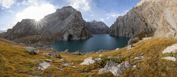 Mountain lake Kol Suu, Sary Beles Mountains, Naryn Province, Kyrgyzstan, Asia