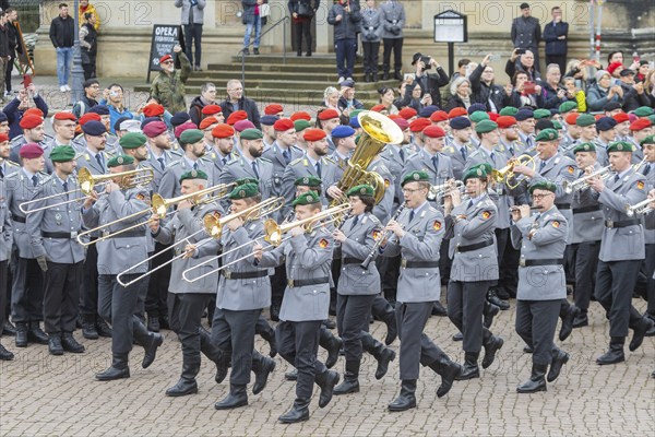 Public roll call of the Army Officers' School on Theatre Square: Bundeswehr honours and bids