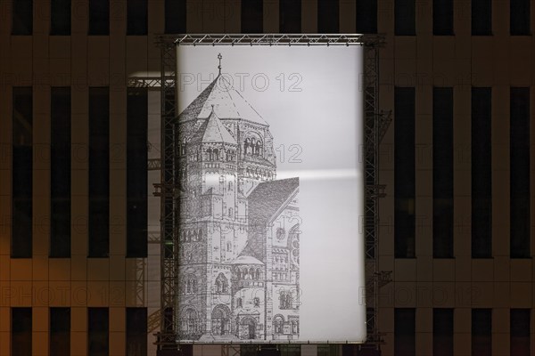 Large photo of the old synagogue at its former location in Kasernenstraße, light installation by