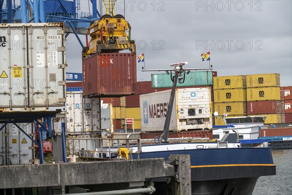 Europoort, Port of Rotterdam, Waalhaven, loading and unloading of containers onto inland cargo