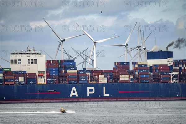 Entrance to the seaport of Rotterdam, APL Raffles container freighter, entering Maasvlakte 2, wind