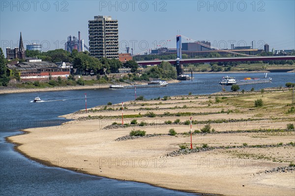 Rhine at Duisburg, extremely low water, Rhine level at 168 cm, falling, after the long drought the