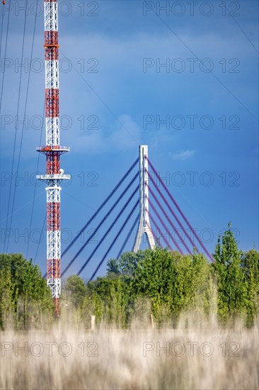 Niederrheinbrücke Wesel, bridge pier, B58, cable-stayed bridge, the Wesel transmitter, 320 metre