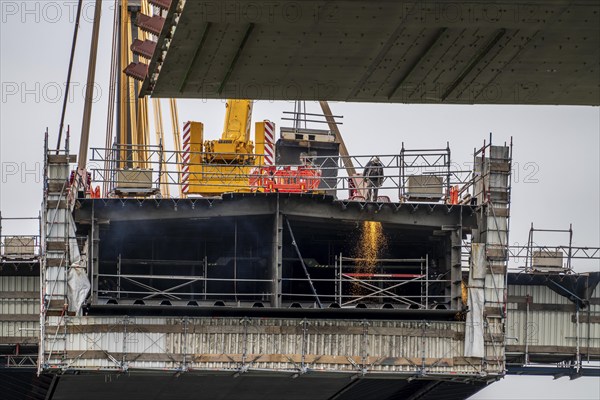 Demolition of the old A40 Rhine bridge Neuenkamp, next to it the first part of the new motorway