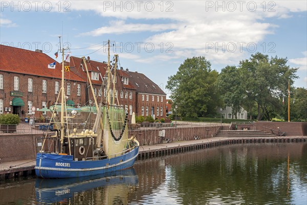 Old harbour of Hooksiel, on the left the warehouses from 1821, seaside resort Hooksiel,