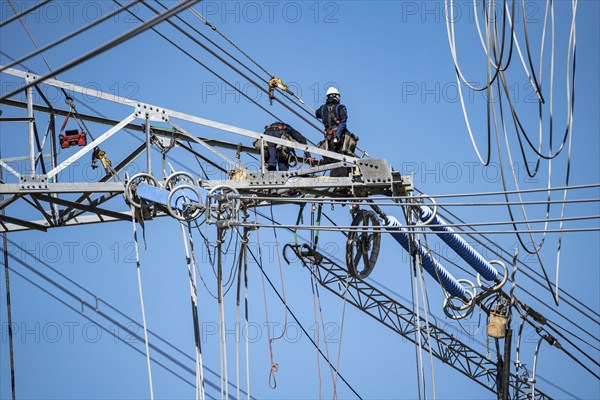 Construction of a new line route, 380 KV extra-high voltage line between Osterath and Gohr, near