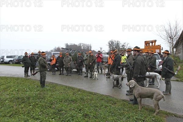 Hunting guide giving a speech to hunters and beaters in front of the start of the hunt for brown