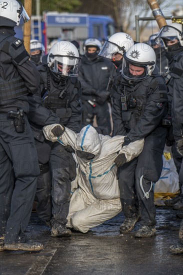 Beginning of the eviction of the Lützerath hamlet, camp of climate activists and squatters, at the