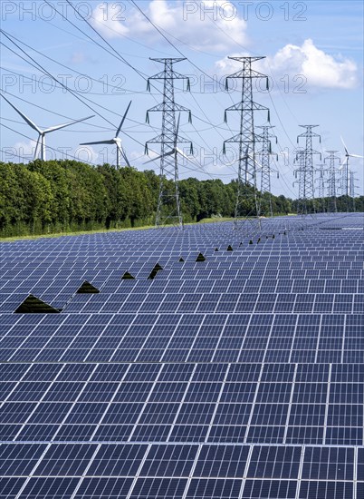 High-voltage power line route, the space underneath is used for a solar park over 5 km long, behind