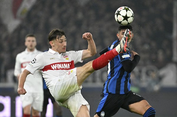 Duel, action Anthony Rouault VfB Stuttgart (29) against Raoul Bellanova Atalanta BC Bergamo (16)