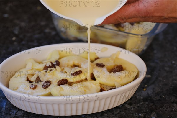 Swabian cuisine, preparation of Ofenschlupfer, sweet main dish or dessert, dessert, typical