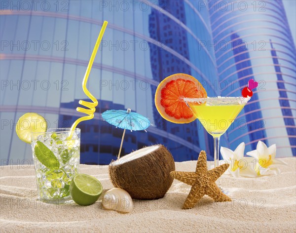 Cocktails mojito margarita in urban city buildings cityscape