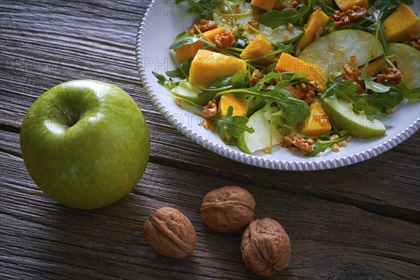 Arugula mango and apple salad healthy for heart