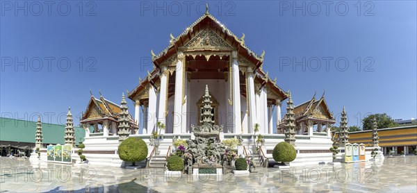 Wihan Luang (the Great Chapel is the centrepiece of the temple and houses the impressive Buddha