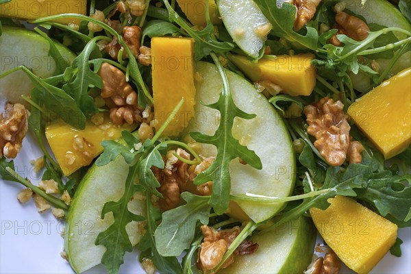 Arugula mango and apple salad healthy for heart