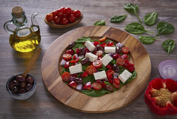 Cheese salad with tomatoes spinach and kalamata olives