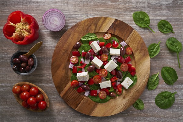 Cheese salad with tomatoes spinach and kalamata olives