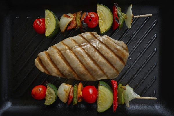 Grilled chicken breast with brochette vegetable on grill pan
