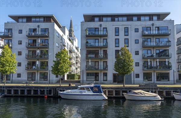 Christianshavns, old district, new residential buildings with jetty at Hammershøis Kaj, at the same