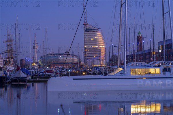 New harbour, harbour basin, harbour district, residential buildings, office buildings, Sail City