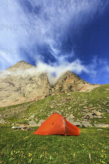 Tent at the foot of a rock face, Buneset, Moskenesöya, Lofoten, Nordland, Norway, Norway, Europe