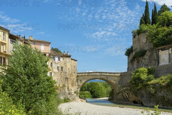 Vaison-la-Romaine. Les Baronnies. The Roman bridge over the Ouveze river at the foot of the town.