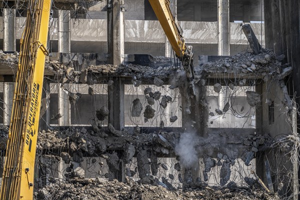 Construction site on Haroldstraße, demolition of a former office building, after complete gutting
