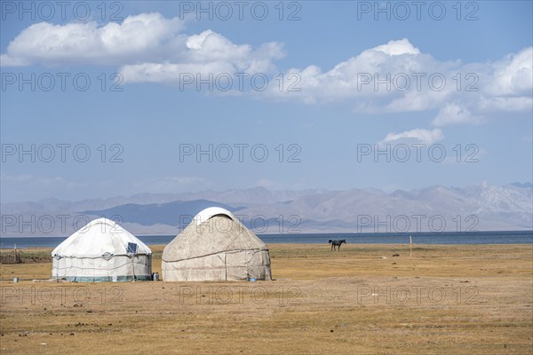 Yurts in the highlands, Song Kul mountain lake, Naryn region, Kyrgyzstan, Asia