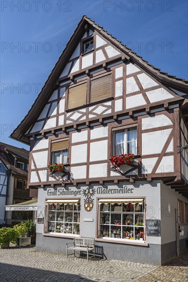 Altstadtgasse, Engelgasse with the old workshop, gift shop, historic half-timbered building and