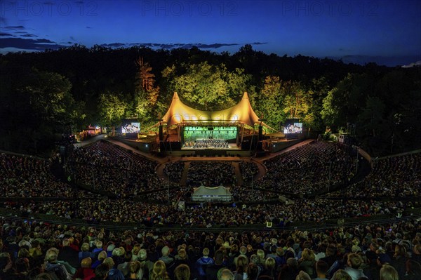 West-Eastern Divan Orchestra with conductor Daniel Barenboim live at the Berlin Waldbühne on 09.08
