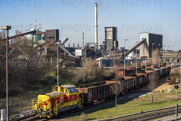 Coking plant of HKM, Hüttenwerke Krupp-Mannesmann in Duisburg-Hüttenheim, diesel locomotive with