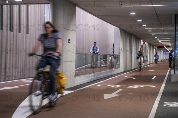 Bicycle car park at Utrecht Centraal railway station, Stationsplein, 3 underground levels, over 13,