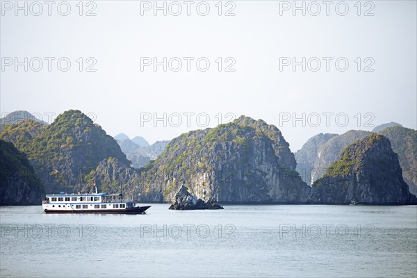 Excursion boats and karst rocks in Lan Ha Bay, Halong Bay, Vietnam, Asia