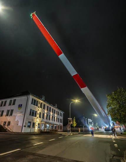 Transport of a 68 metre long, 22 tonne blade of a wind turbine, here in Breckerfeld, with a