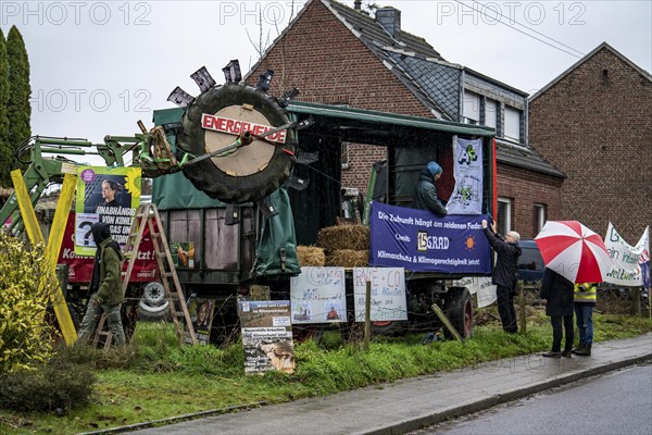 Demonstration against the demolition of the lignite village of Lützerath, from the village of