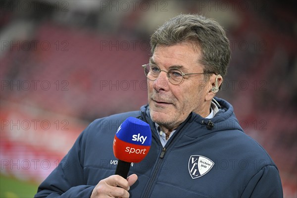 Coach Dieter Hecking VfL Bochum BOC, portrait, interview, microphone, mike, logo, SKY, smiles,
