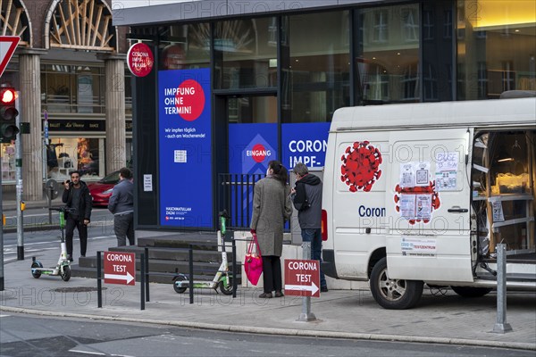 Corona test centre and vaccination centre, in the city centre at the main railway station, Essen,