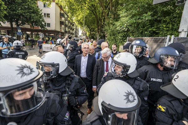 Riots in the run-up to the AFD party conference in Essen, demonstrators try to prevent AFD