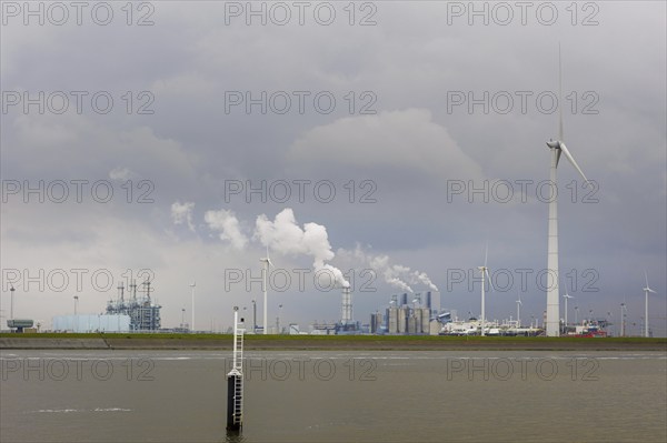 Large-scale coal-fired power plant and battery storage project in the Ems estuary in Eemshaven,