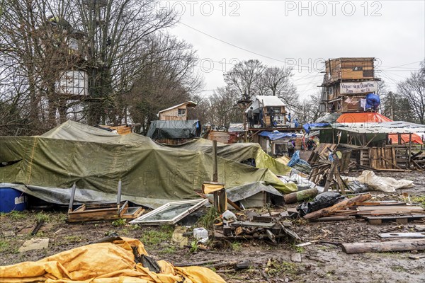 2nd day of the clearing of the hamlet Lützerath, by the police, of tree houses and huts, of climate